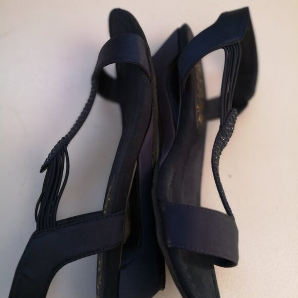 New York Transit Ladies Size 7M Wedge heel Navy Blue w/ Bling Sandals - Picture 3 of 4